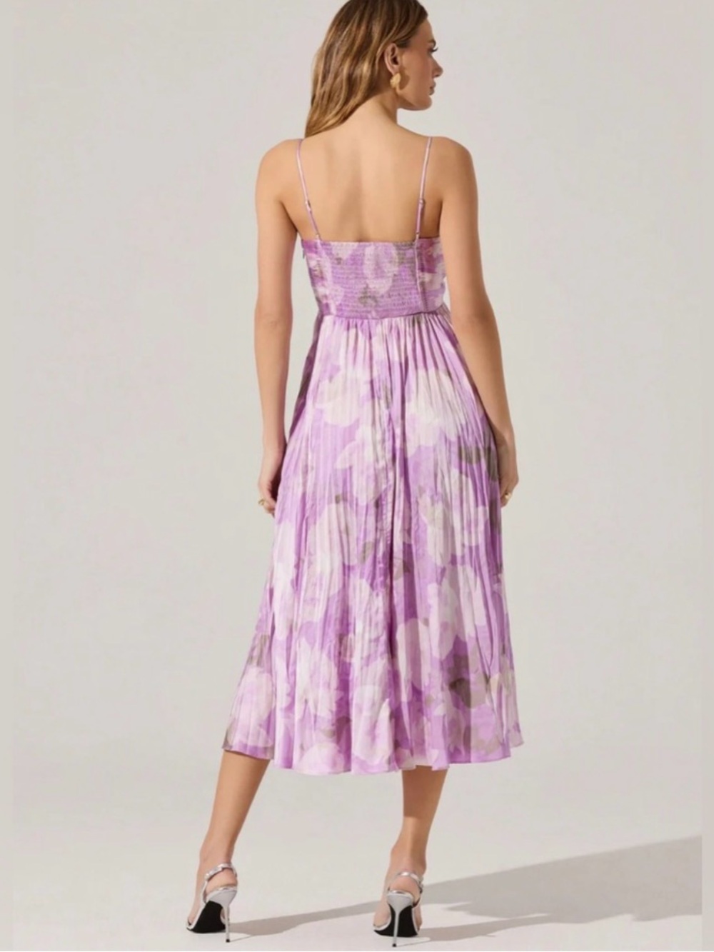 ASTR THE LABEL-NWOT Elegant Purple Floral Women's Dress (Size S) (Lot 7 Item 21) - Picture 2 of 5